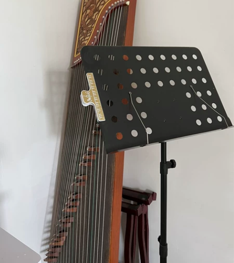 #古筝 因装修闲置出手，赠送琴腿、谱架子、...