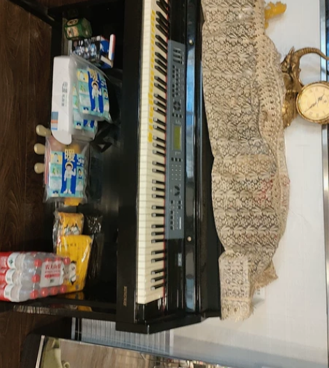 钢琴买来没用几次，在家闲置不如转让给有需要...