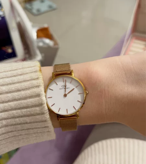 DW手表 感兴趣的话点“我想要”和我私聊吧...