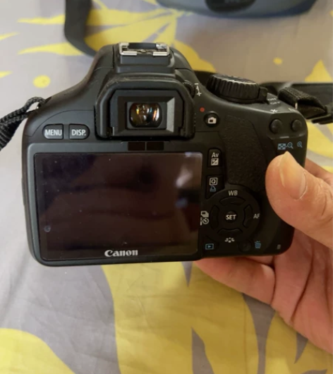 佳能550D单反相机出售！买来没用超过5次...