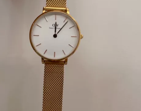 DW手表 买挺久了 盒子发票保修卡都被我...