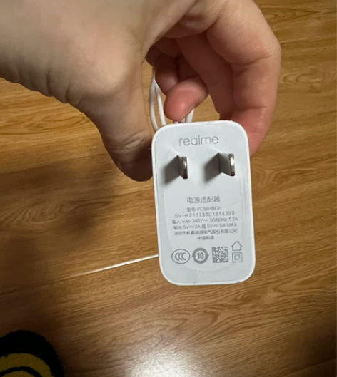 realme Q3原装充电器，官方原盒里面...