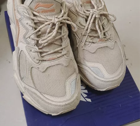 李宁休闲鞋41码 闲置一年多了，没穿过几次...