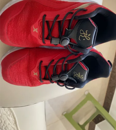 给女儿买的特步儿童的秋冬款鞋，30码的，很...