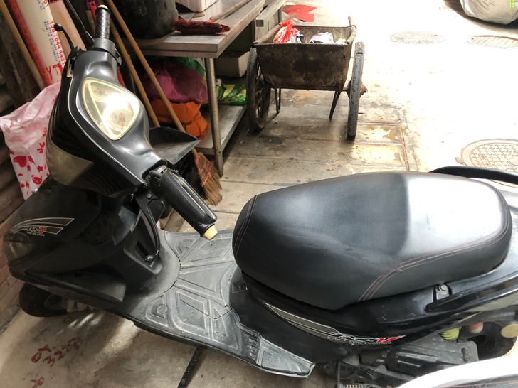 出自用鬼火摩托车一辆，外观见图，烟囱生锈了...