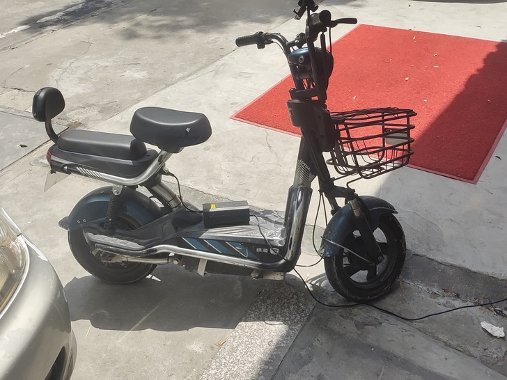 绿源大品牌，7新，电动车，超威电池刚换60...