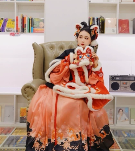 新年战袍!子颂东方美学 小老虎绣花明制袄裙...