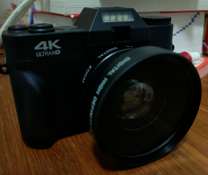 出个单反照相机！用过两三次 购入价一千两百...