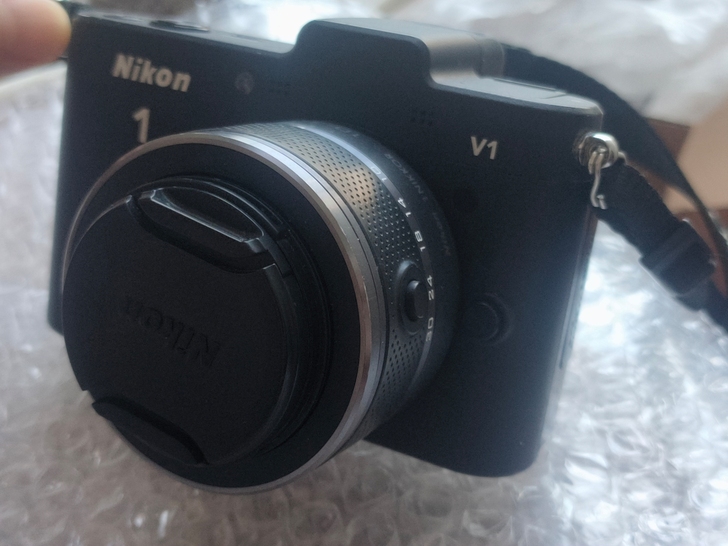 尼康v1微单 功能正常无拆无修 八成新左右...