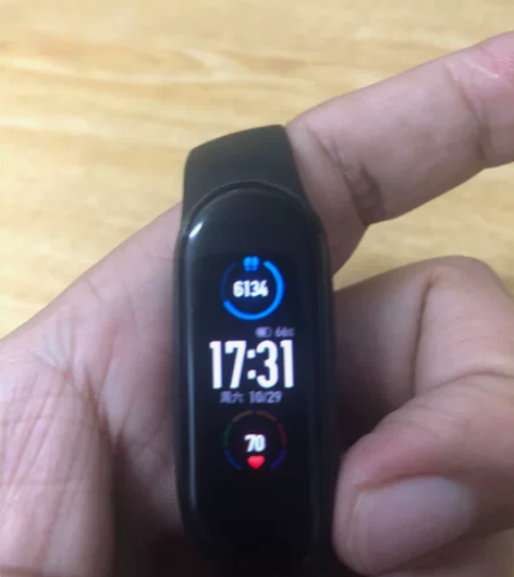 小米手环5，有充电器，送两个表带 防水，没...