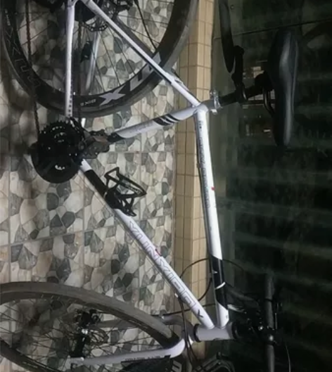 云宵公路自行车，入手不到两星期，手把有点损...