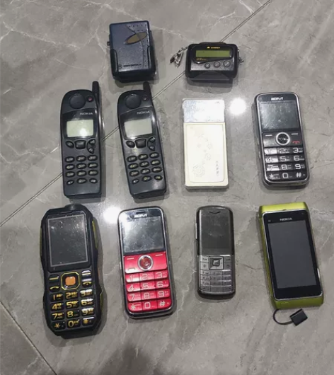 旧手机,打包出售,诺基亚的电池没电不知道换...