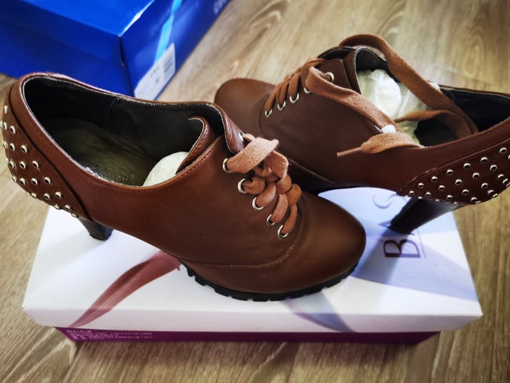 星期六高跟女鞋,穿过几次,无奈工作里没啥场...