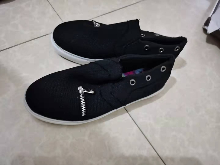 一脚蹬黑色装饰拉链帆布鞋,37码,断码清