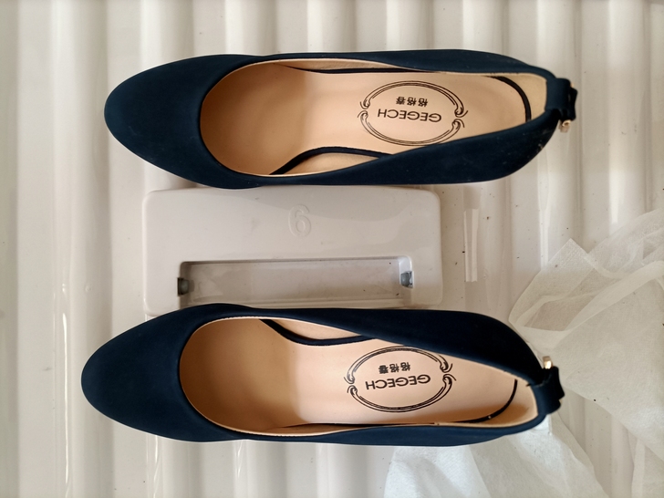 格格春女鞋，全新百搭款。跟高5厘米。洋气下...