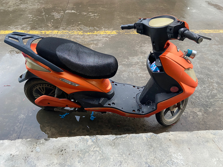 奥娃电动车，42v，自用接送小孩的。家里有...