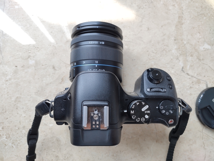 三星nx30次旗舰微单套机，带18-55二...