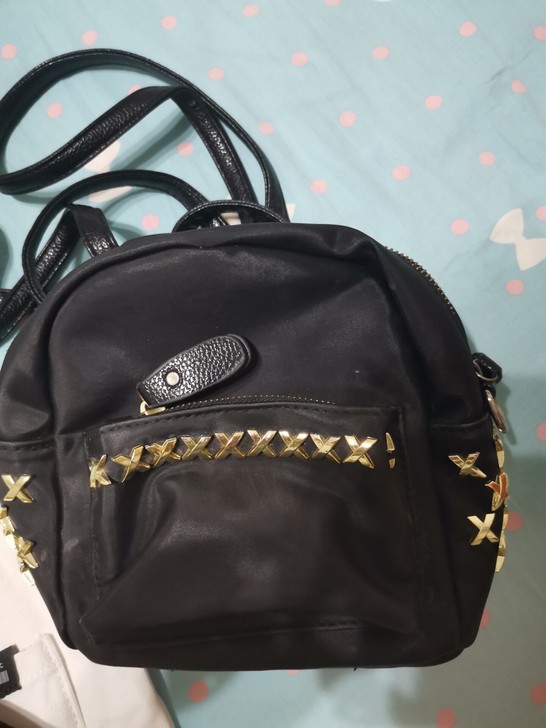 背包，手提包各1个，外加手机挂绳，20包邮...