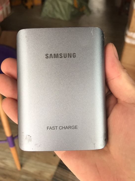 原装库存未使用过的三星双向快充充电宝EB-...