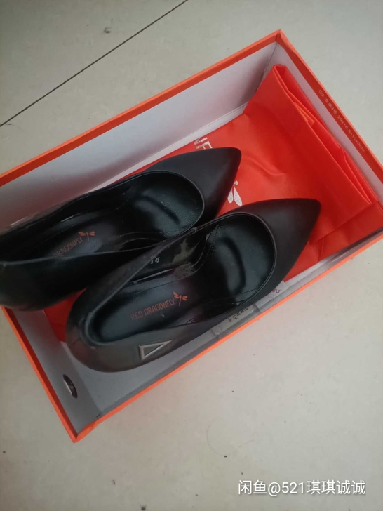 红蜻蜓真皮皮鞋，实体店购入，38码，清微穿...