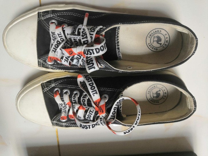 买了没怎么穿过,脚长得太快,小了,正品骆驼...