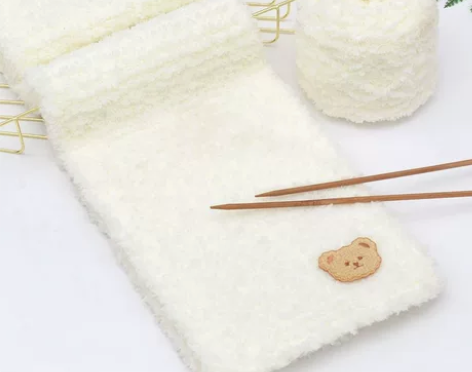 珊瑚绒围巾，宽大约17CM，长度大约180...