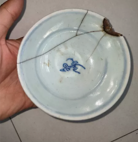 清早期青花茶碗，品相如图，缺肉，年份好，精...