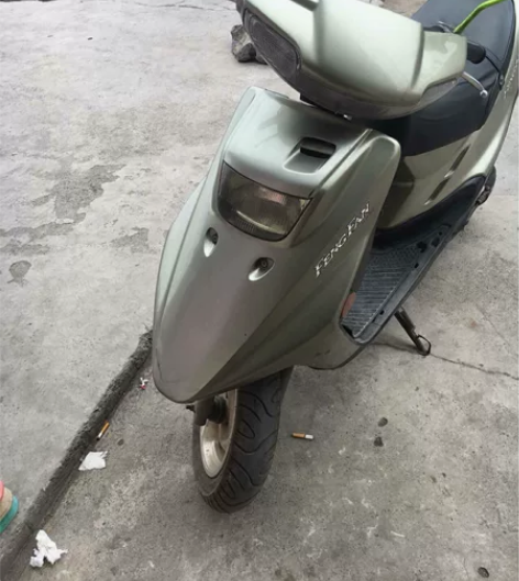 雅马哈风帆90二冲程，电，脚一下着车，车在...