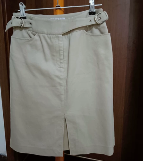 棉质半身裙，实体店购入，版型很好，穿起来很...