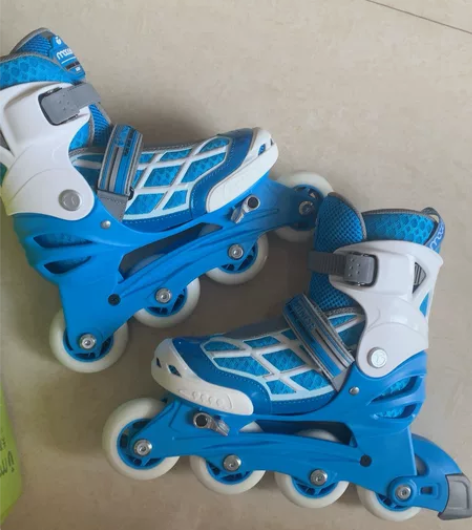 全新米高儿童M码、6-9岁滑冰鞋（不含头盔...
