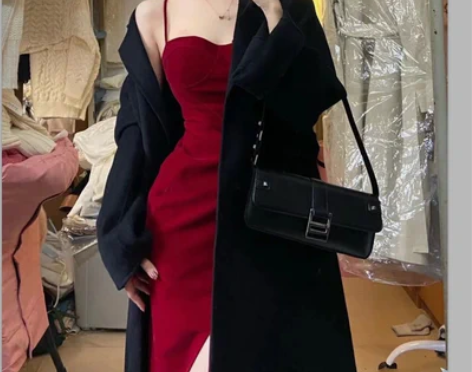 港风复古高级感红色丝绒裙收腰开叉吊带连衣裙...