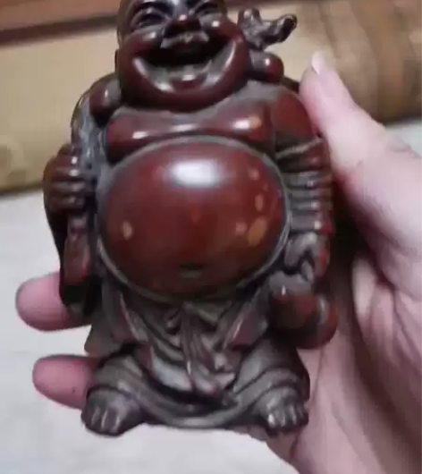 一个布袋和尚摆件，尺寸10公分左右，非常漂...