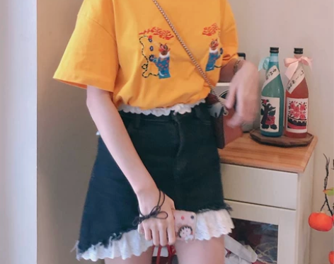 朝花夕拾正品 复古刺绣短袖 后面有一点露背...