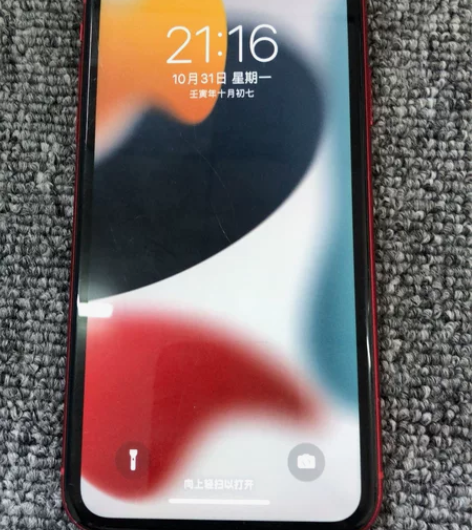 苹果11 64g中国红 国行，双卡双待，实...