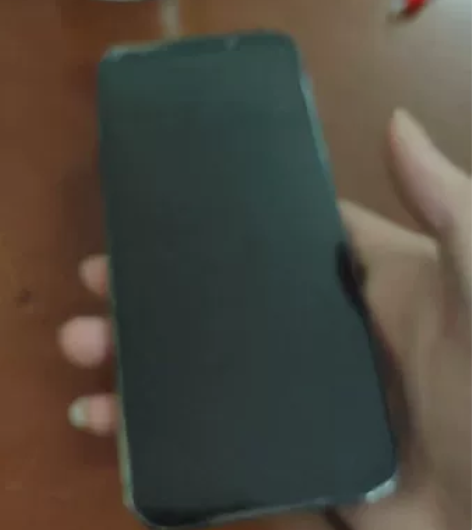 黑鲨2游戏手机外屏碎了一点，功能正常，换过...