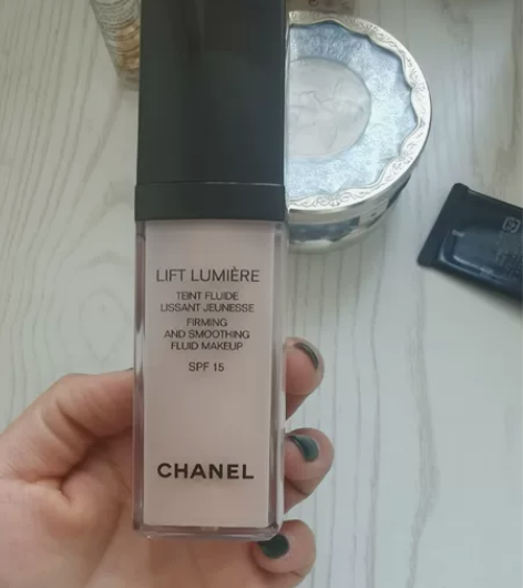 CHANEL粉底 免税店购买这个色号对我来...