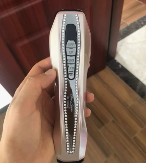 闲置宙斯五代美容仪，全新未使用 今年官网购...