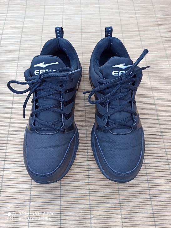 43码鸿星尔克运动鞋