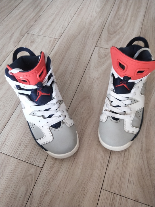 37.5码乔丹高帮运动鞋