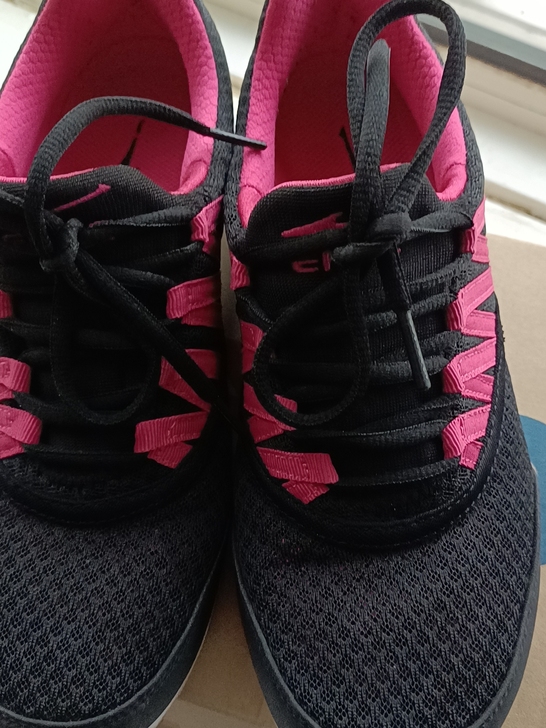 鸿星尔克正品38码，九五新，买小了，穿过两...