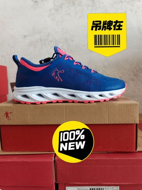 乔丹女运动鞋春秋款时尚透气休闲鞋38码。