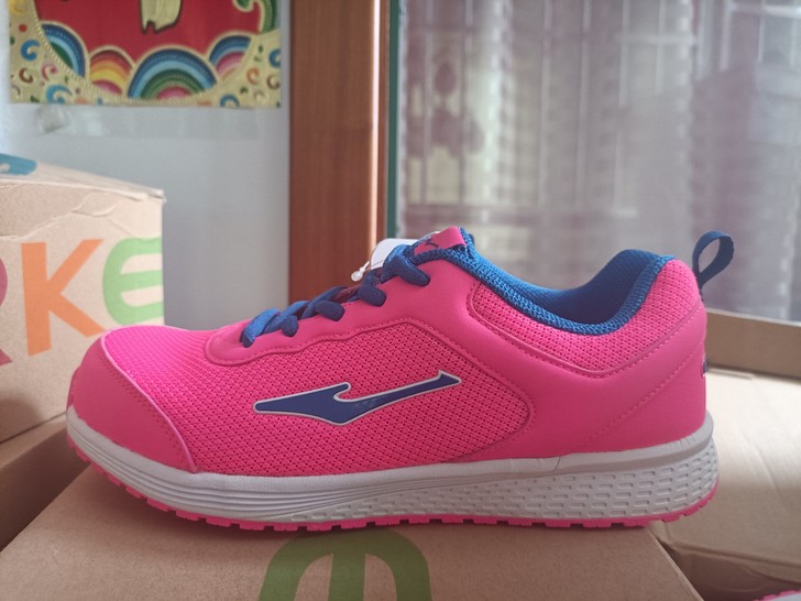 鸿星尔克正品，38码一双，内长240