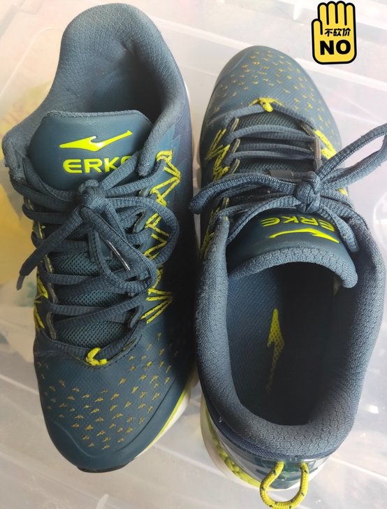 鸿星尔克运动鞋超低价出