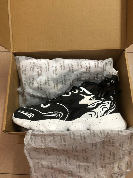 鸿星尔克男鞋全新正品 买来没穿过不包邮不刀