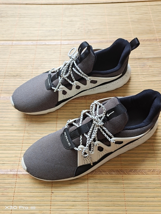 二手男鞋 鸿星尔克 44码 运动鞋