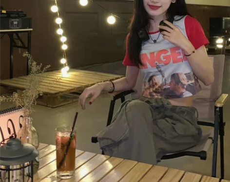 短款上衣复古印花 红色显白又百搭 搭配工装...