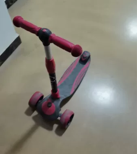 搬家甩卖,50元带走,又着实又稳,站上去一...