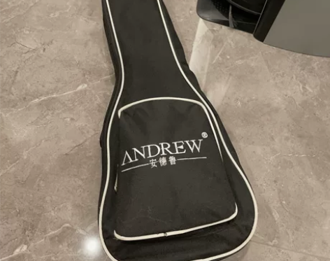 安德鲁尤克里里 朋友送的 配件都在 完全...