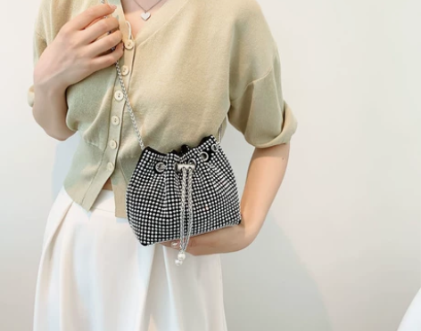 今年流行小包包女2022新款夏季亮钻抽带水...