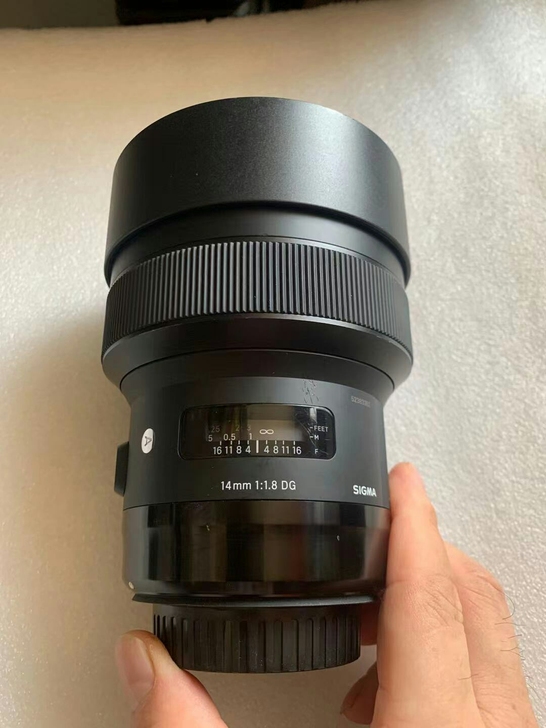 适马14 1.8 art佳能口 95新，镜...